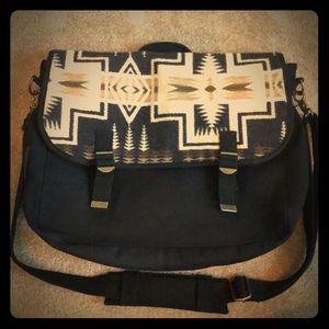 Pendleton crossbody messenger computer bag